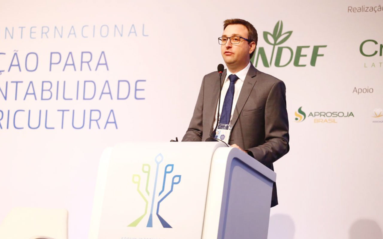 Dados mostram que o uso de defensivos agrícolas caiu no Brasil, esclarece professor