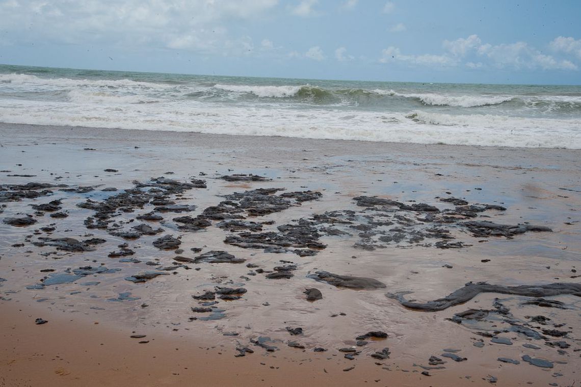 Vazamento impacta quase 70 mil pescadores no Nordeste