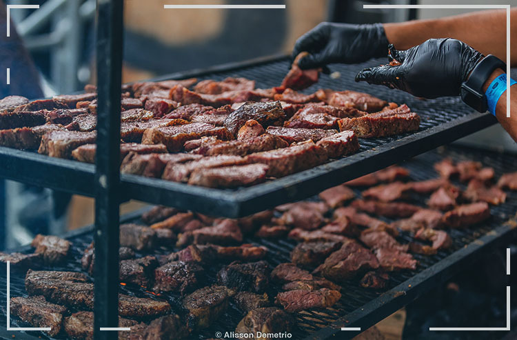 ESTÁ NO GUINESS BOOK! Churrasco brasileiro torna-se o maior do mundo